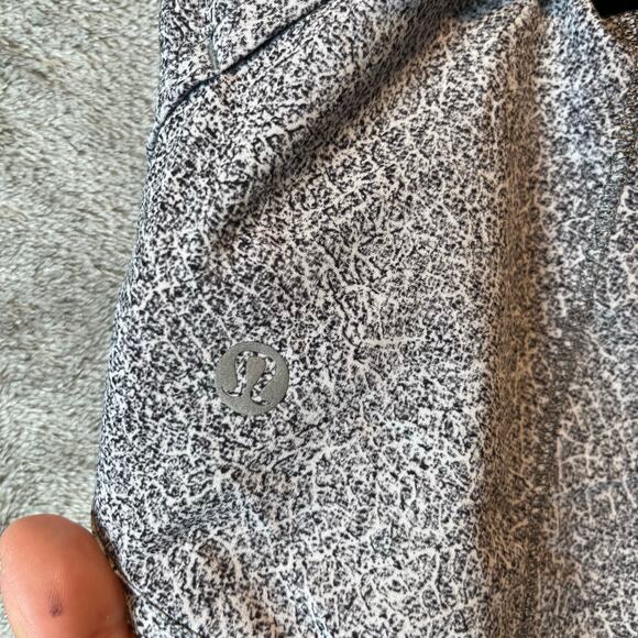 Lululemon Speed Short (2.5") Fractal Alpine White Black Size 4 - Picture 3 of 4